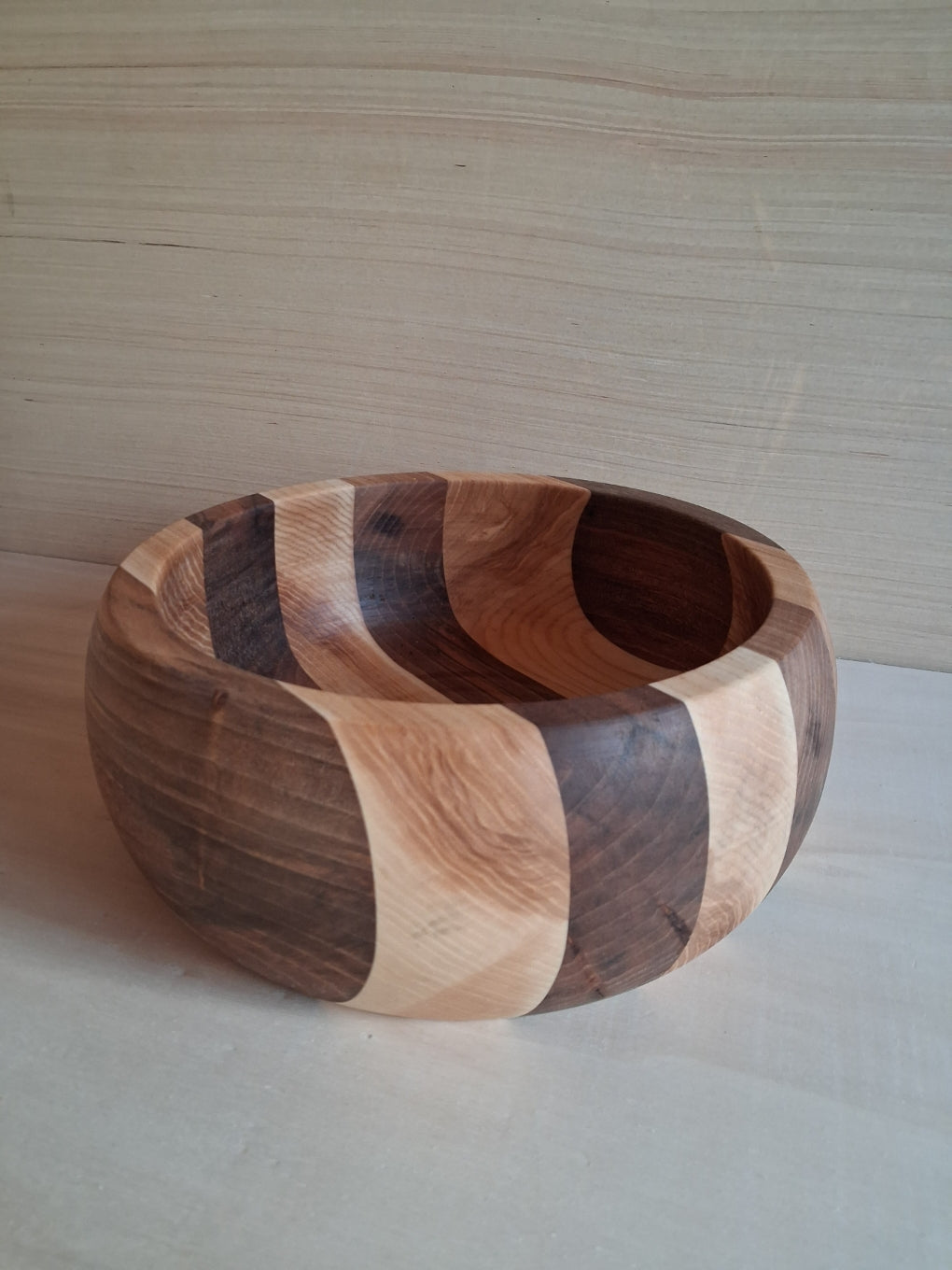 Saladier en frêne et noyer