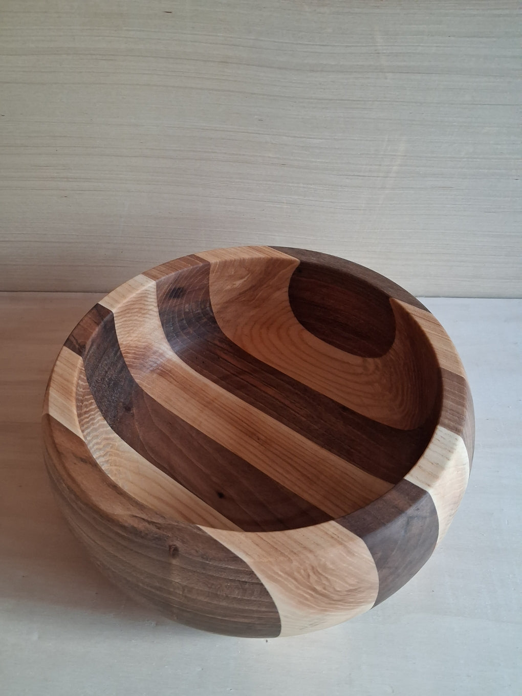 Saladier en frêne et noyer