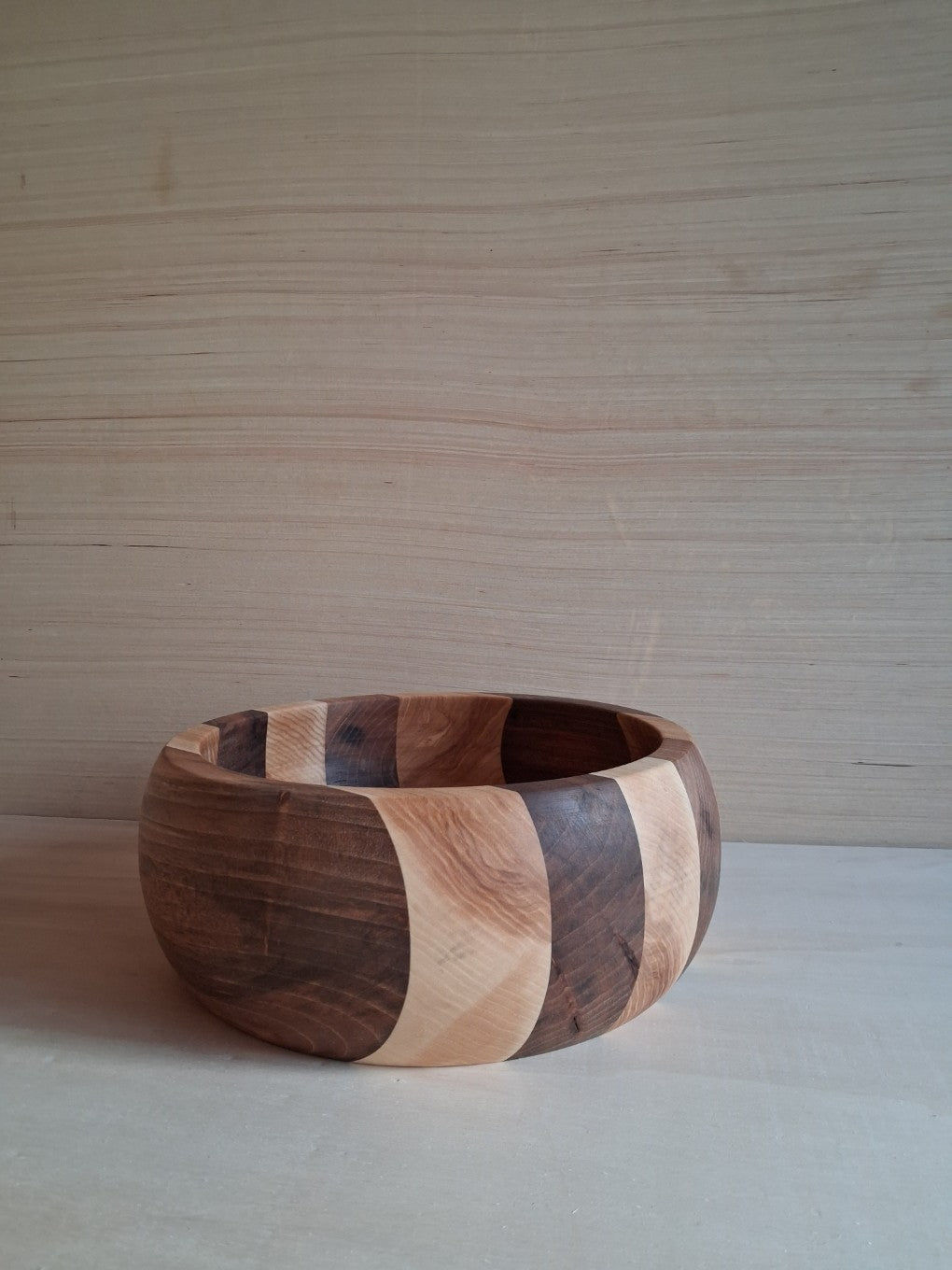 Saladier en frêne et noyer