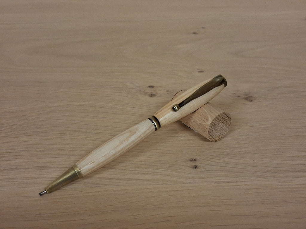 Stylo en frêne - Métal finition bronze.