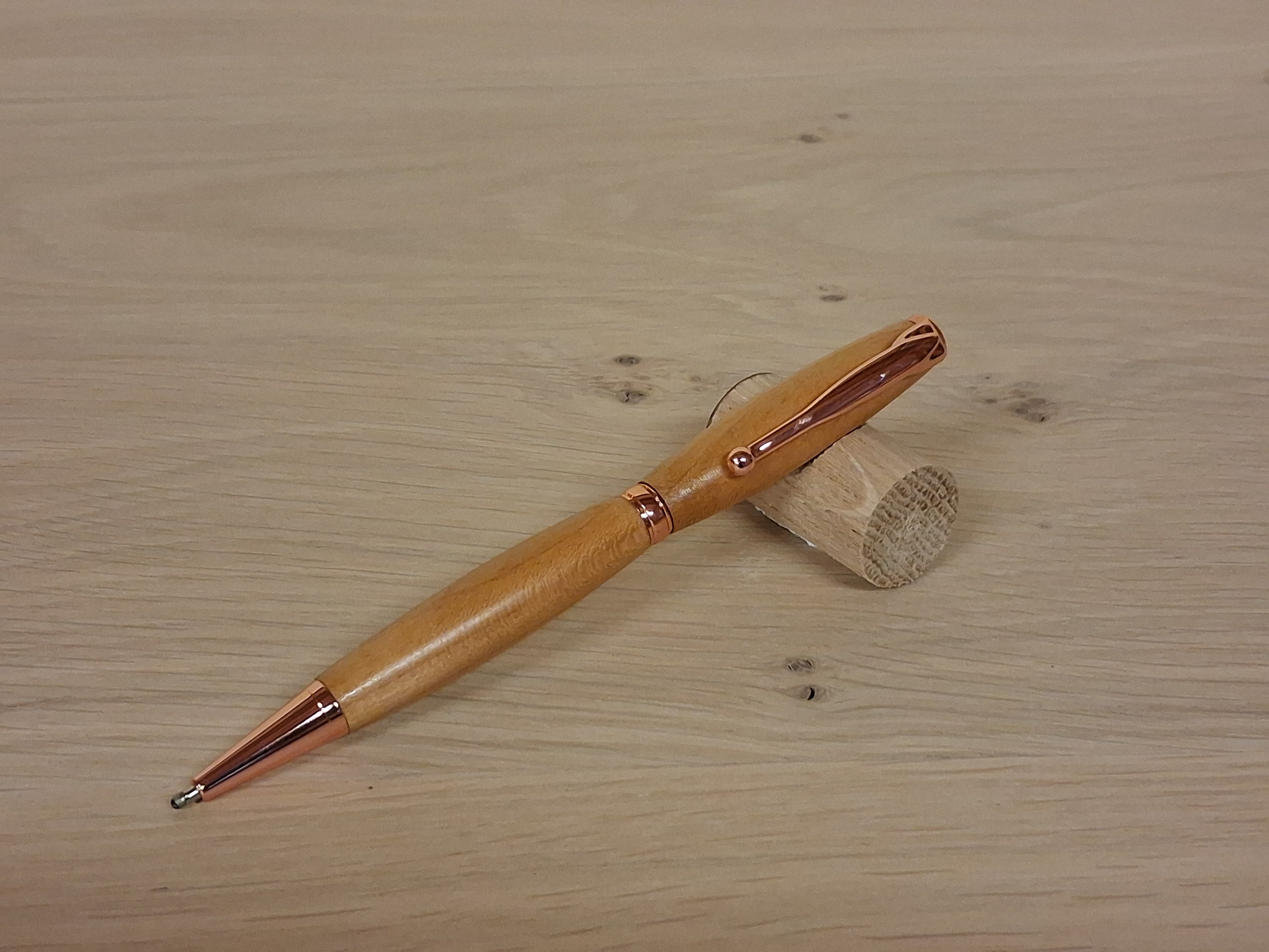 Stylo en merisier - Métal finition cuivre rosé.