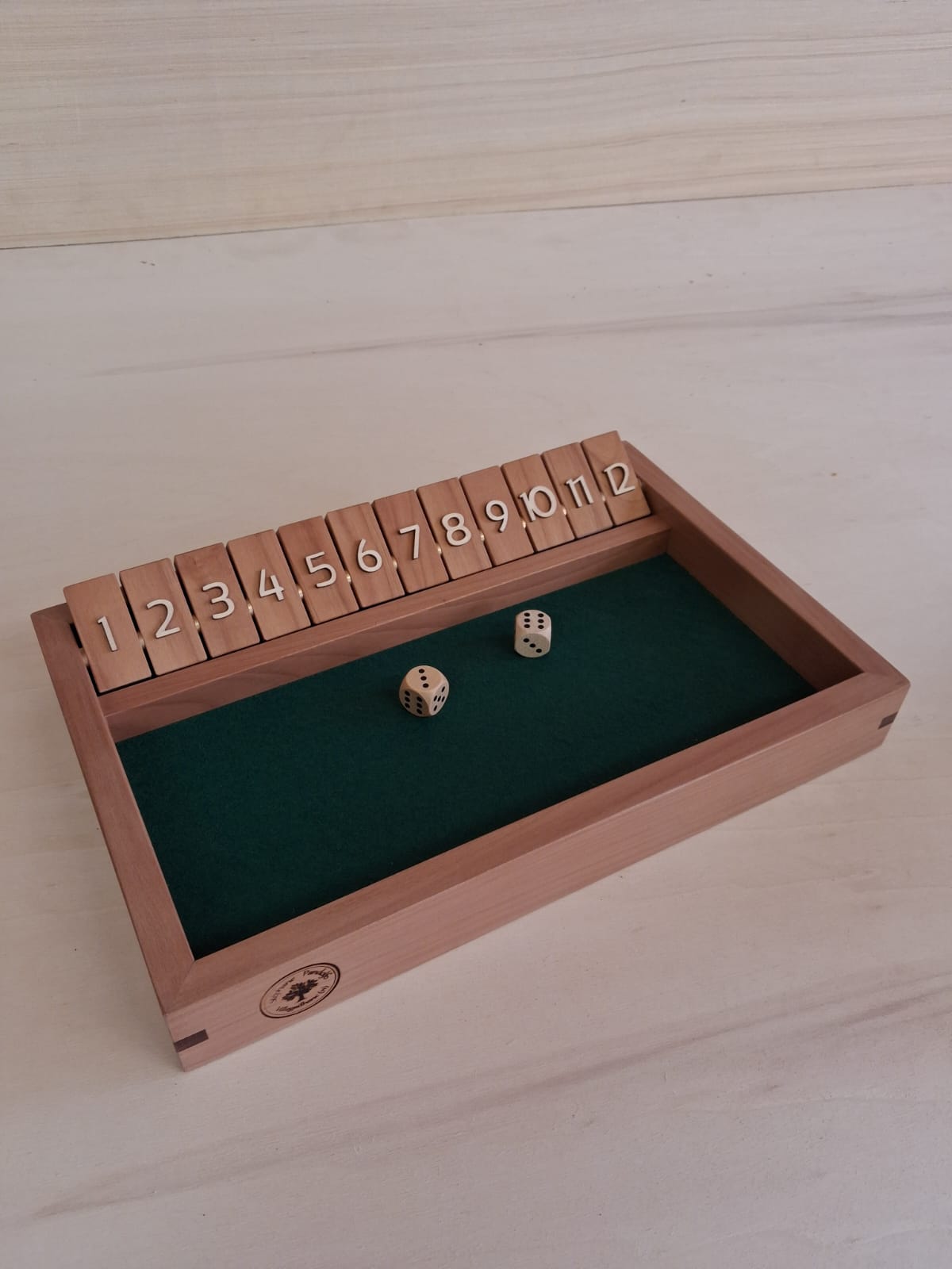 Fermer la Boîte – Le jeu de dés traditionnel en bois massif