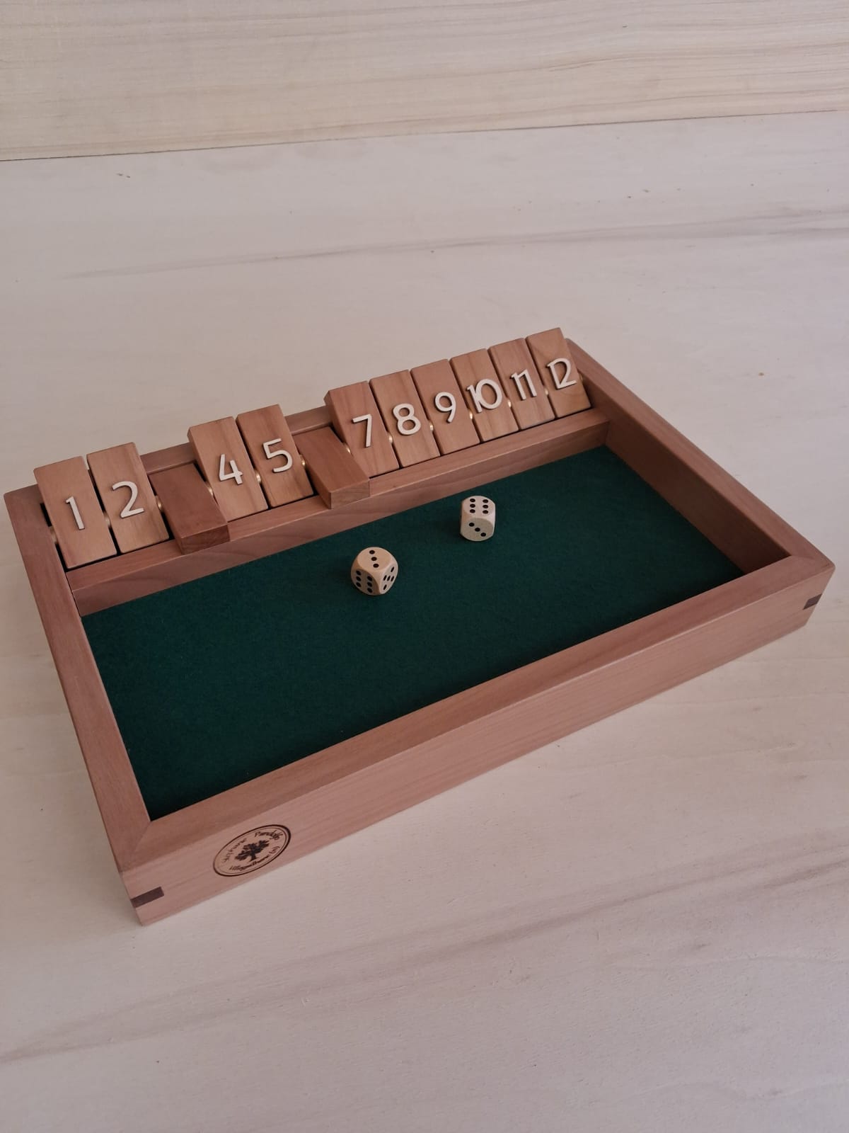 Fermer la Boîte – Le jeu de dés traditionnel en bois massif