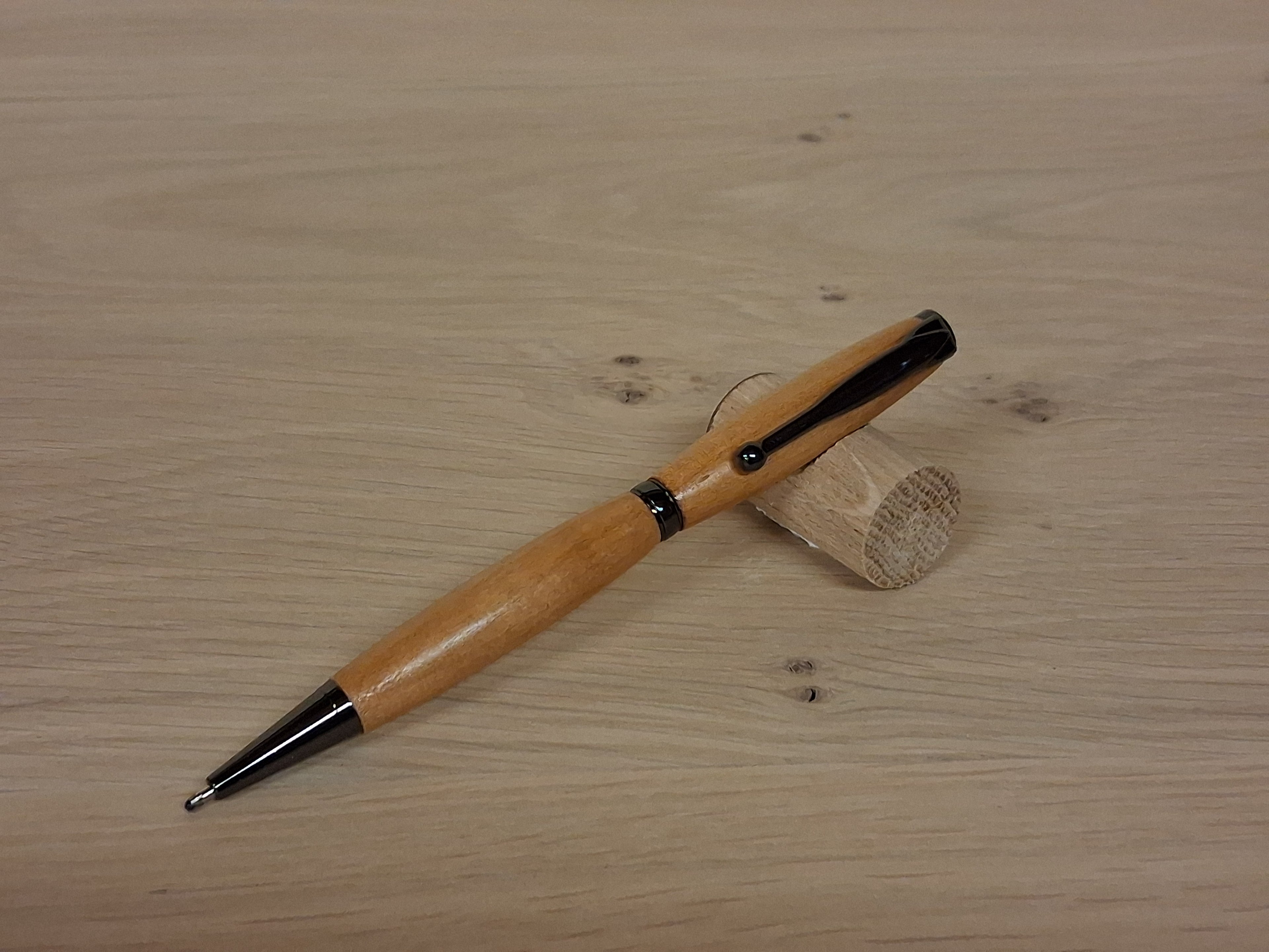 Stylo en merisier- Métal finition anthracite.