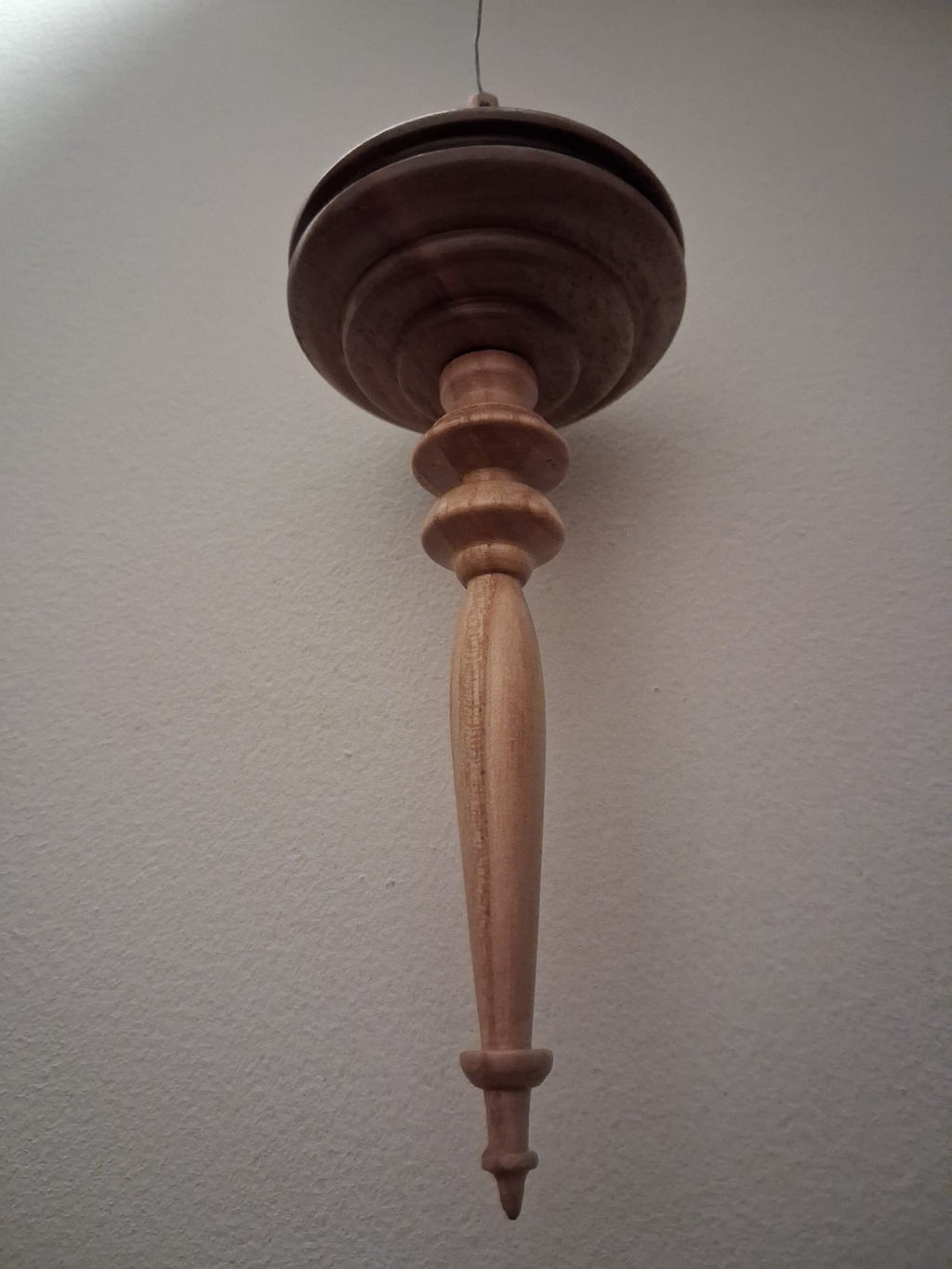 Boule de Noël artisanale - frêne et noyer